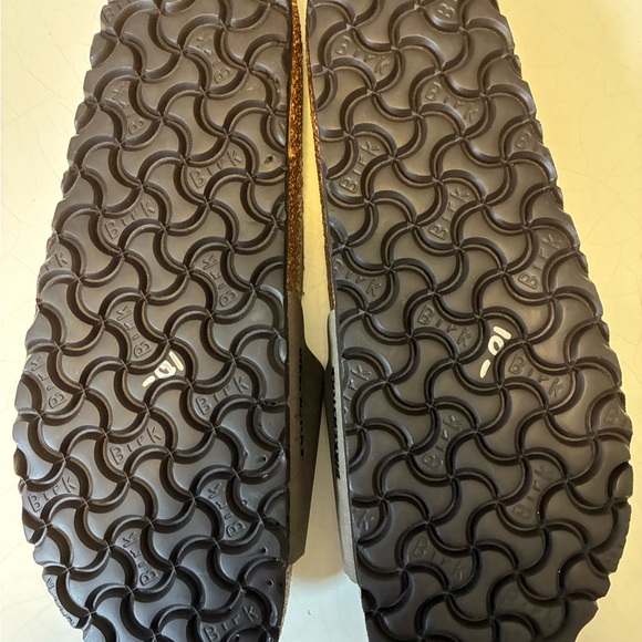 NEW. Brown Birkenstock Arizona sandals. - Picture 5 of 6